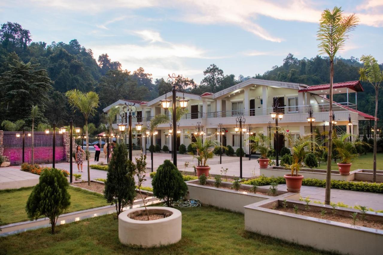 Quick 20 Riverside Hotel Amlekhganj Exterior photo