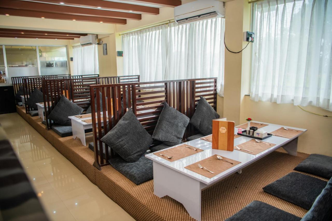 Quick 20 Riverside Hotel Amlekhganj Exterior photo