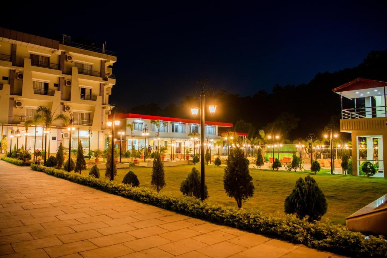Quick 20 Riverside Hotel Amlekhganj Exterior photo