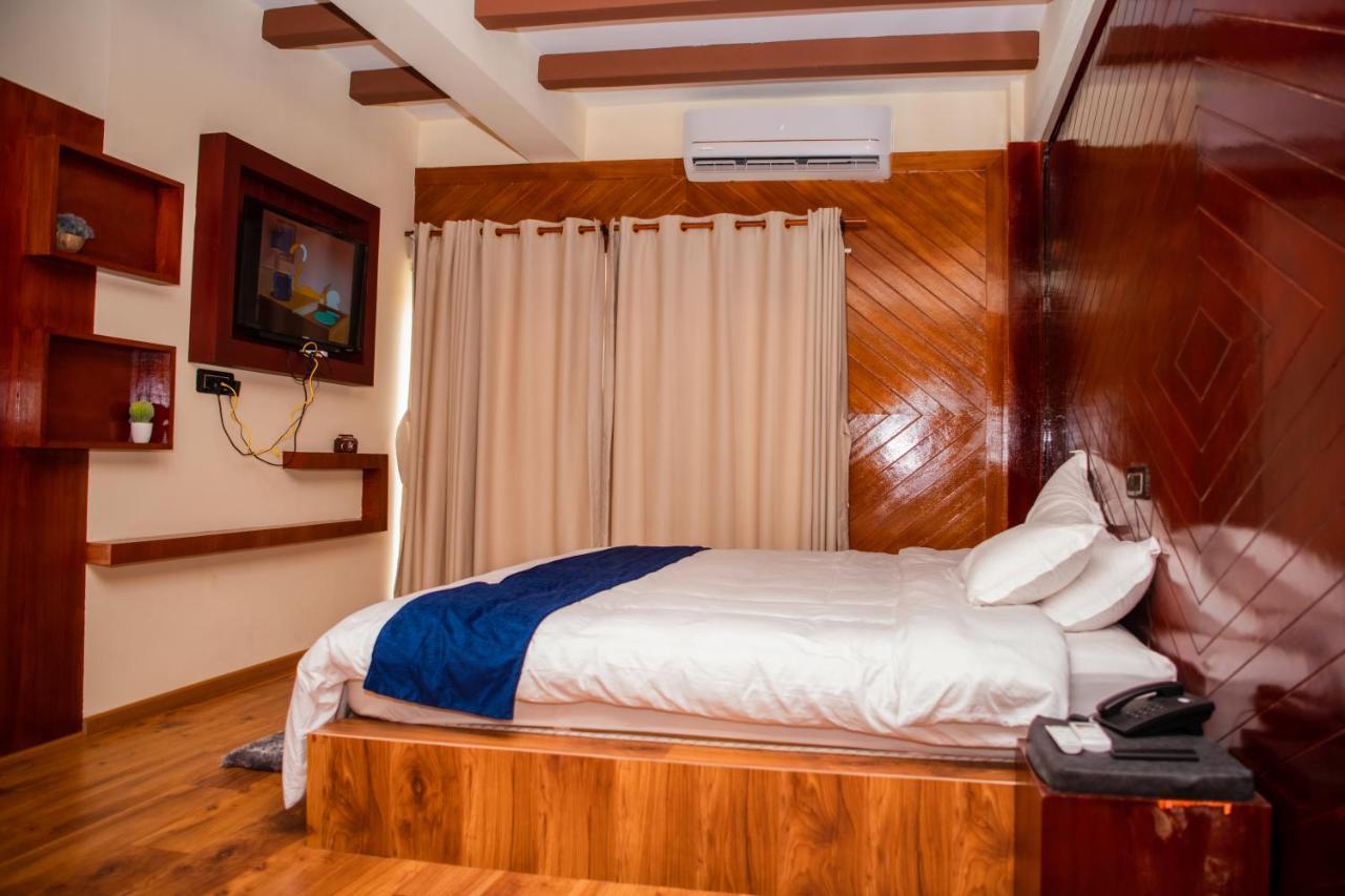 Quick 20 Riverside Hotel Amlekhganj Exterior photo